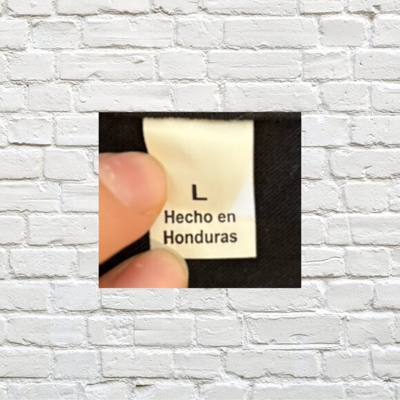 Men’s Large Black Graphic Tee – Roatán Honduras Tribal Turtle Print – Never Worn - Picture 3 of 3